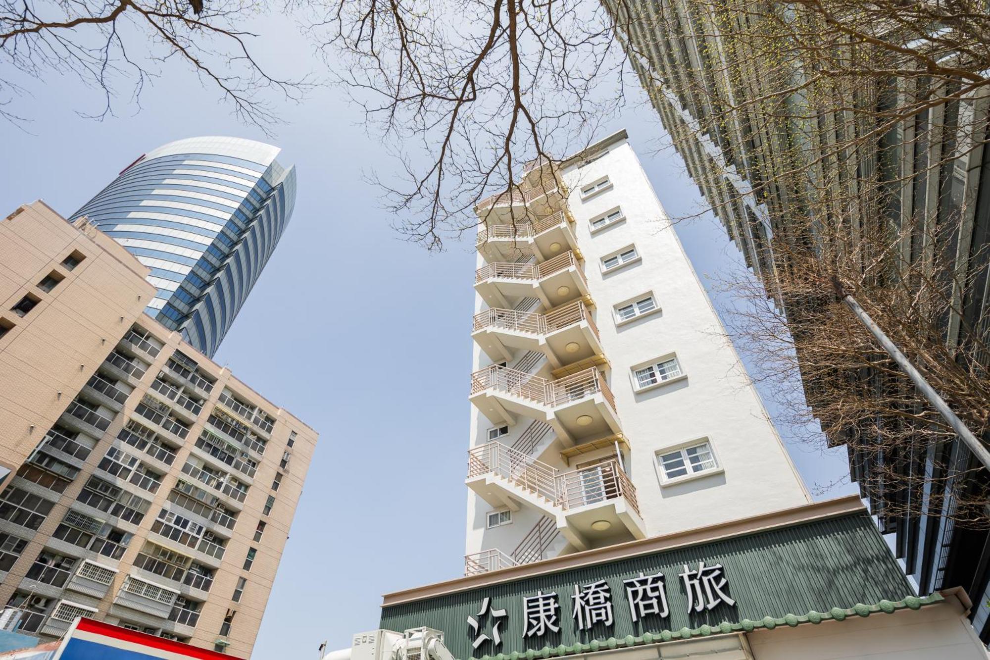 Kindness Hotel - Tainan Minsheng Exteriör bild