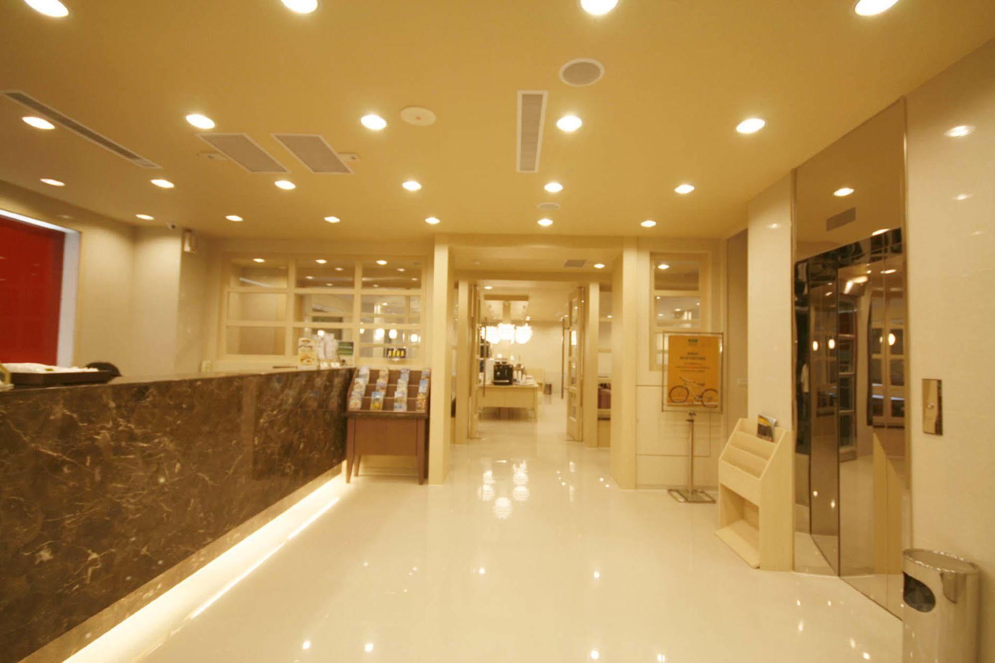 Kindness Hotel - Tainan Minsheng Exteriör bild