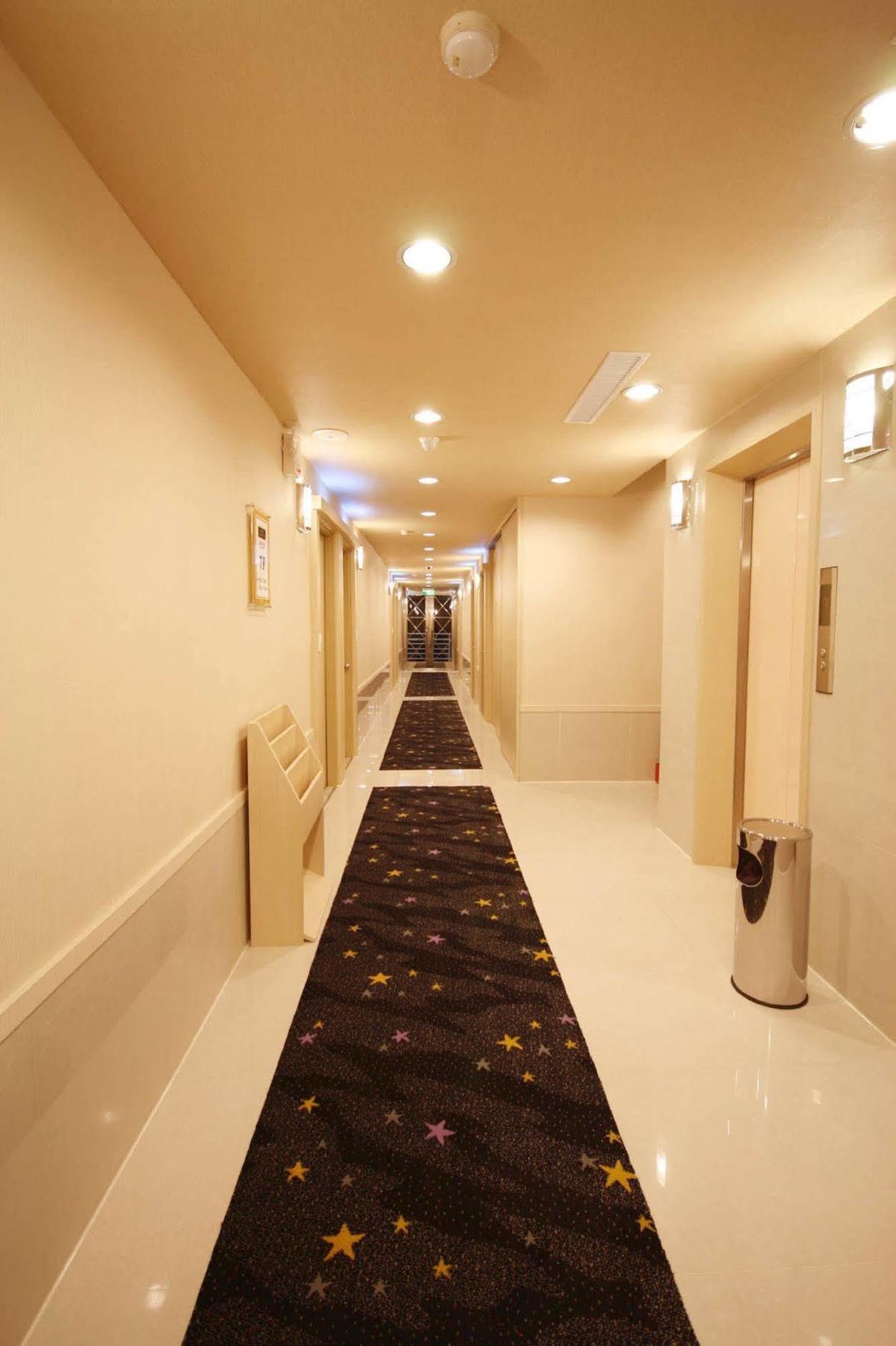 Kindness Hotel - Tainan Minsheng Exteriör bild